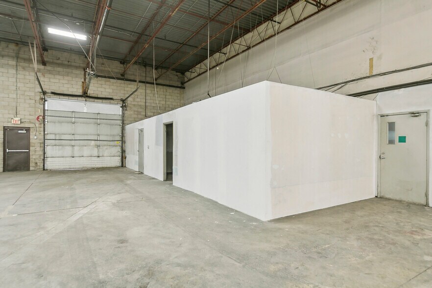 More Photos Of 6885-6895 Menway Ct, Mississauga Warehouse For Lease