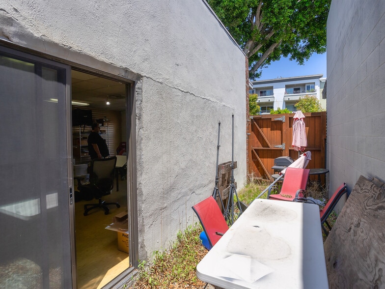 More Photos Of 4708-4710 W Magnolia Blvd., Burbank General Retail For Sale