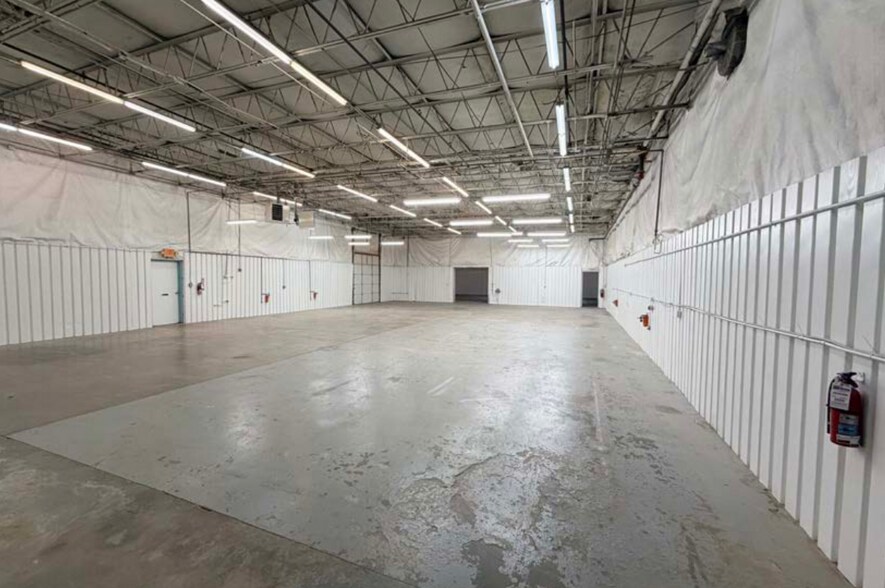 More Photos Of 9046 Goldpark Dr, Hamilton Manufacturing For Lease