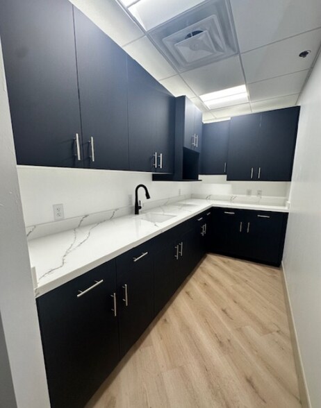 More Photos Of 10617 N Hayden Rd, Scottsdale Unknown For Lease