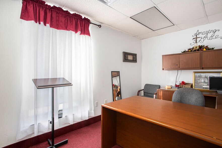 More Photos Of 135 N Church St, Kalamazoo Office Residential For Sale