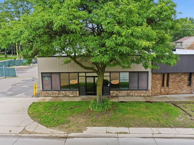 More Photos Of 832 W 11 Mile Rd, Madison Heights Warehouse For Sale