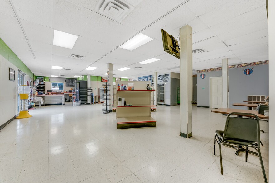 More Photos Of 154 Bridge St, Junior Restaurant For Sale