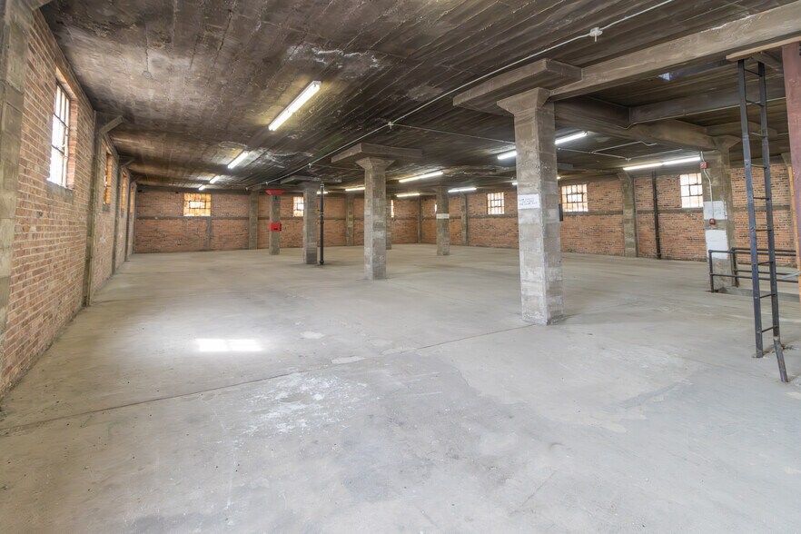 More Photos Of 902 S 1st Ave, Pocatello Distribution For Lease