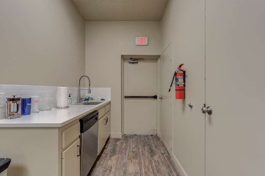 More Photos Of 1312 Texas Ave, Lubbock Office For Sale