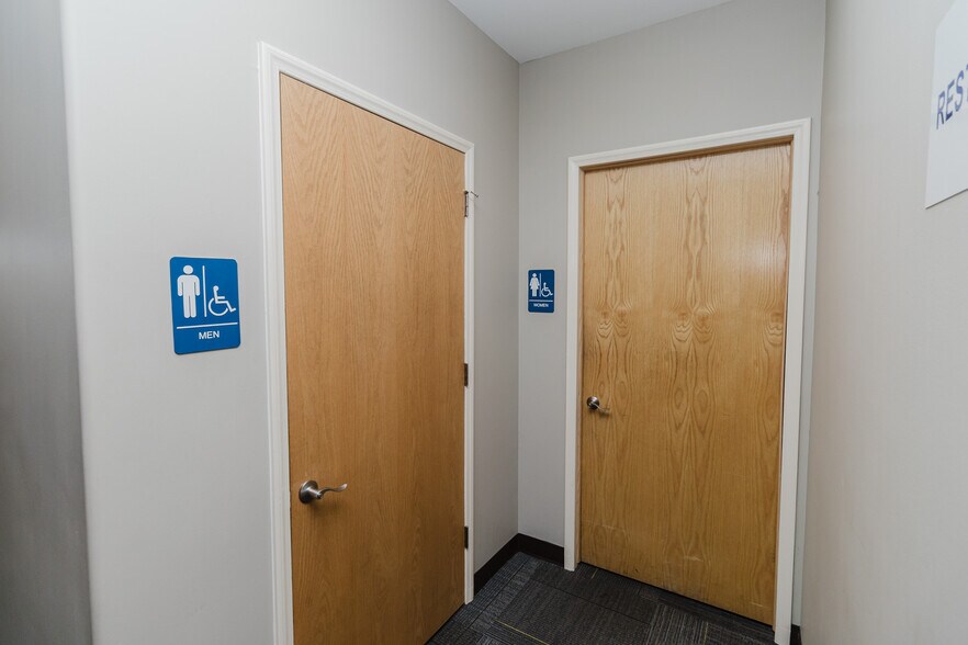 More Photos Of 3101 S Broadway St, Wichita Freestanding For Sale