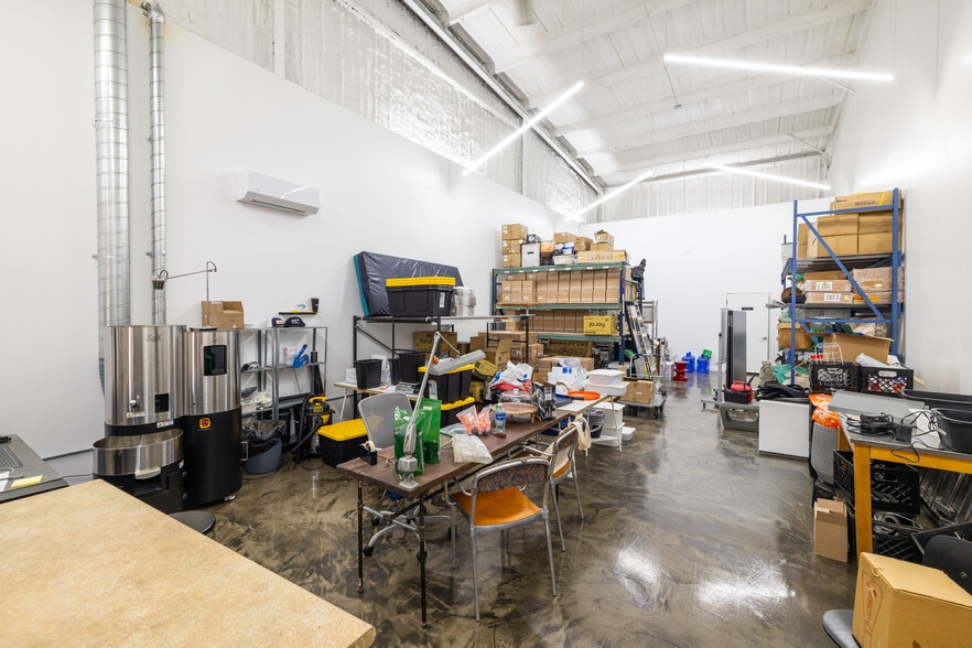 More Photos Of 3915 McKinney St, Houston Light Distribution For Lease