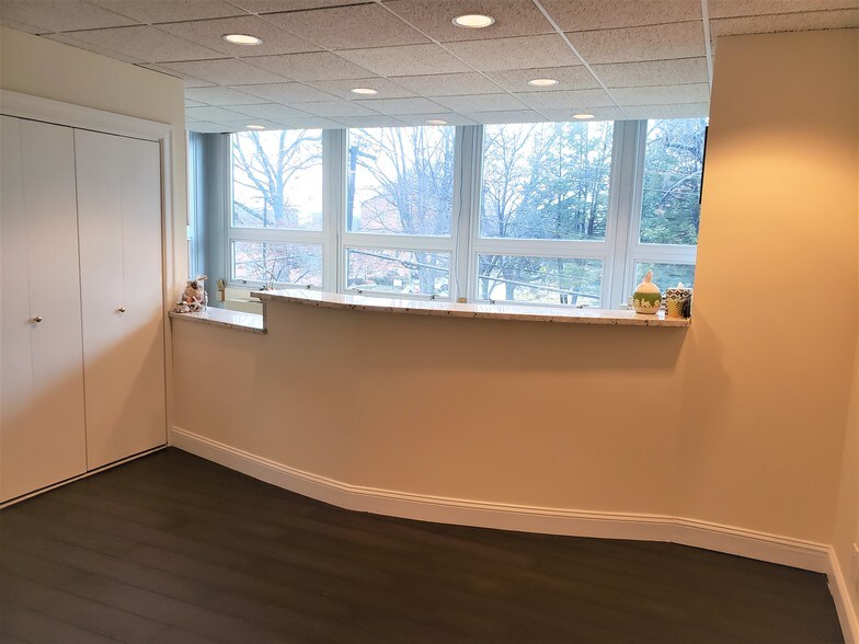 More Photos Of 200 Little Falls St, Falls Church Office For Lease