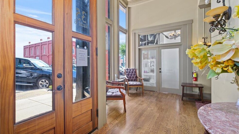 More Photos Of 35 N Main St, Jasper Loft Creative Space For Lease