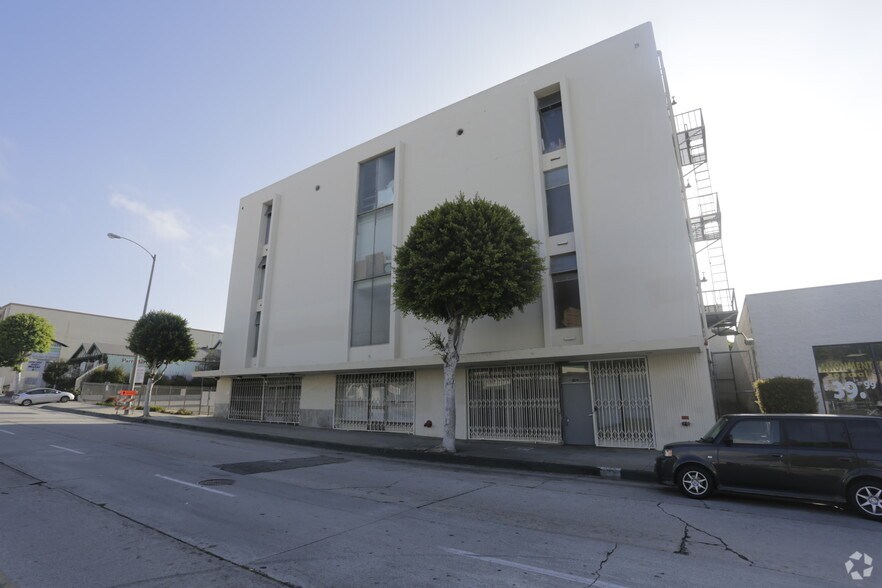 More Photos Of 806-808 N La Brea Ave, Inglewood Flex For Lease