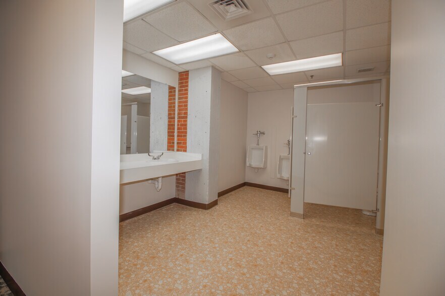 More Photos Of 50 Clay St, Morgantown Office Residential For Lease