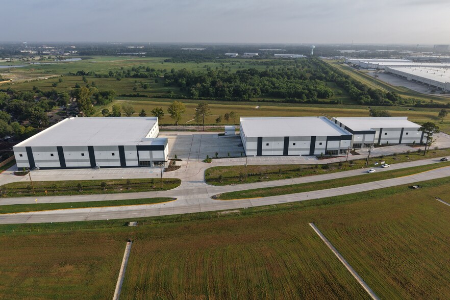 More Photos Of 850 Fallbrook Dr, Houston Unknown For Lease