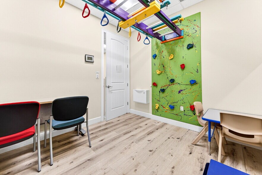 More Photos Of 6520 3rd St, Rockledge Medical For Sale