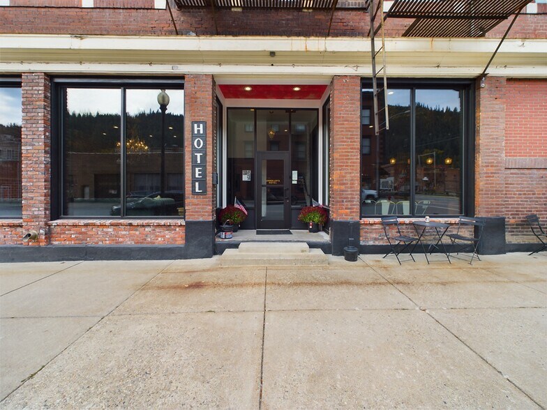 Primary Photo Of 220 6th St, Wallace Restaurant For Sale