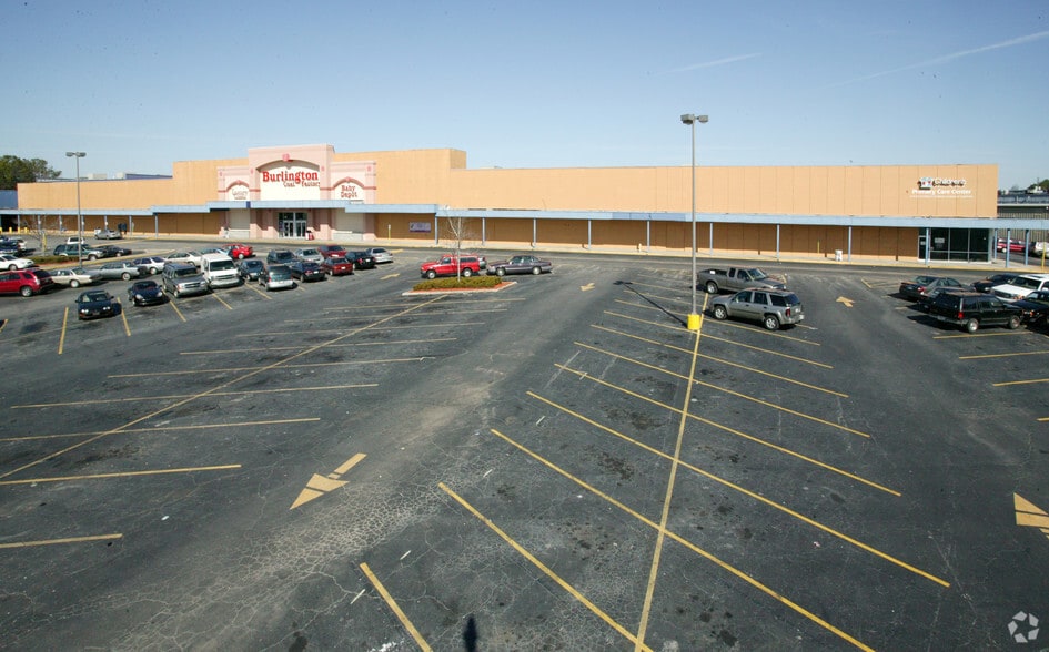 More Photos Of 4166 Buford Hwy NE, Atlanta General Retail For Lease