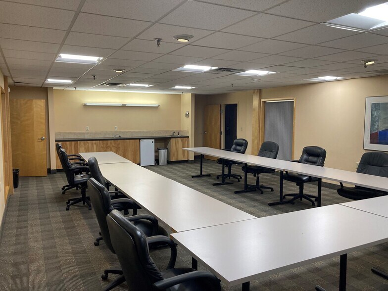 More Photos Of 87-125 Jeffrey Ave, Holliston Light Distribution For Lease