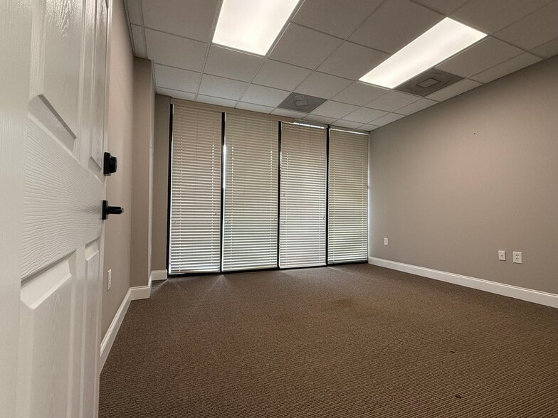 More Photos Of 4913 Summer Oak Dr, Buford Light Manufacturing For Lease