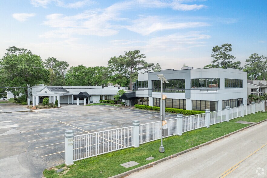 More Photos Of 17323 Red Oak Dr, Houston Office For Sale