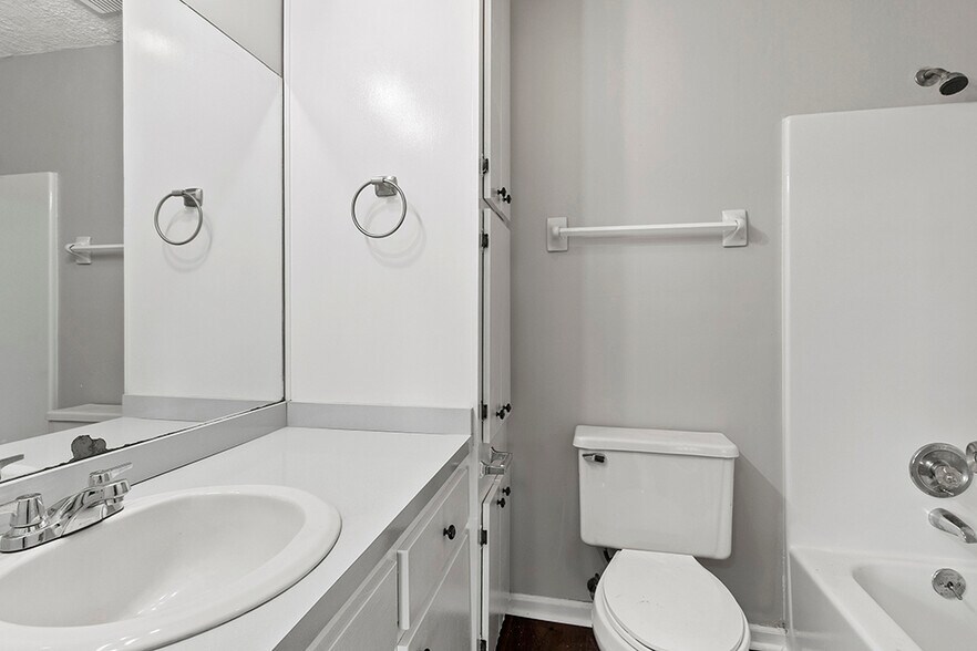 More Photos Of 400 S Center St, Thomaston Apartments For Sale