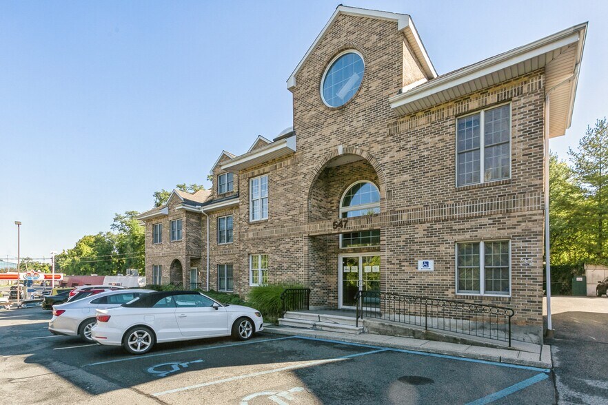 More Photos Of 545-547 Saw Mill River Rd, Ardsley Medical For Lease