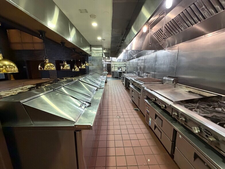 More Photos Of 800 W 6th St, Los Angeles Office For Lease