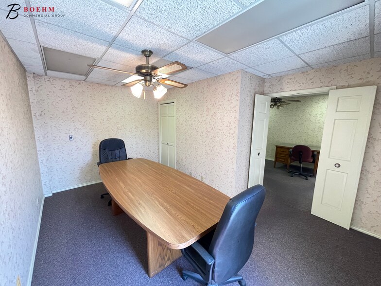 More Photos Of 204 -208 Cully Dr, Kerrville Office For Lease