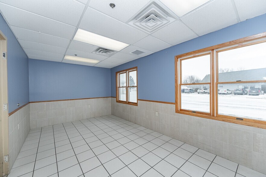 More Photos Of 202 5th St SE, Kasson Flex For Sale