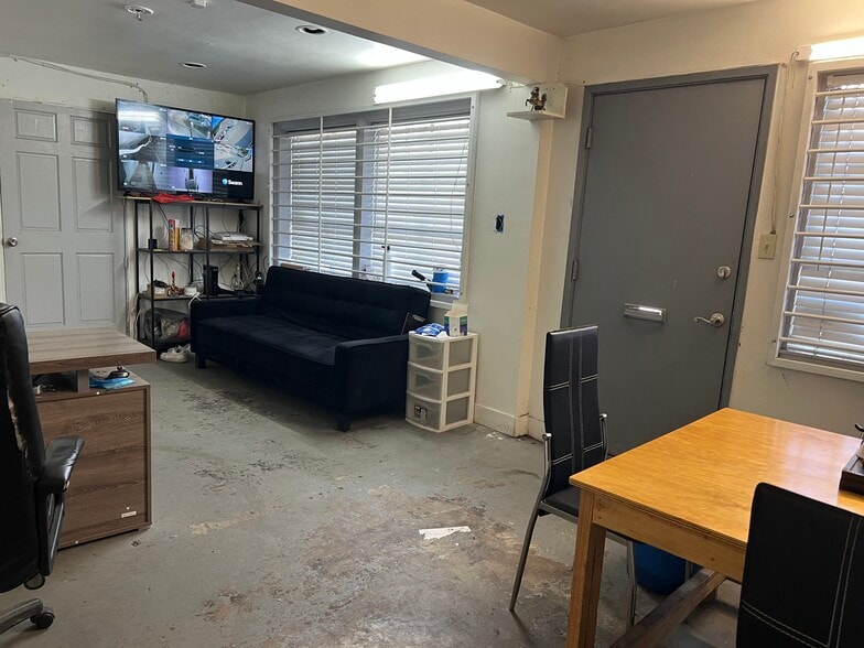 More Photos Of 4800 Bissell Ave, Richmond Manufacturing For Sale