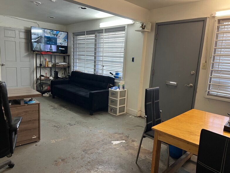 More Photos Of 4800 Bissell Ave, Richmond Manufacturing For Sale