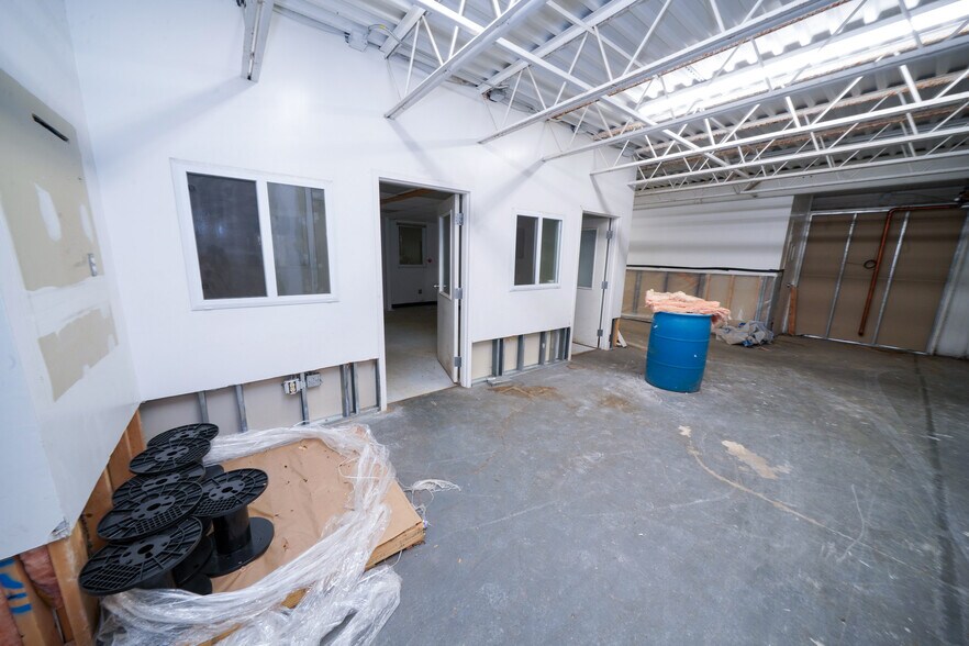 More Photos Of 248 Northport Ave, Belfast Manufacturing For Sale