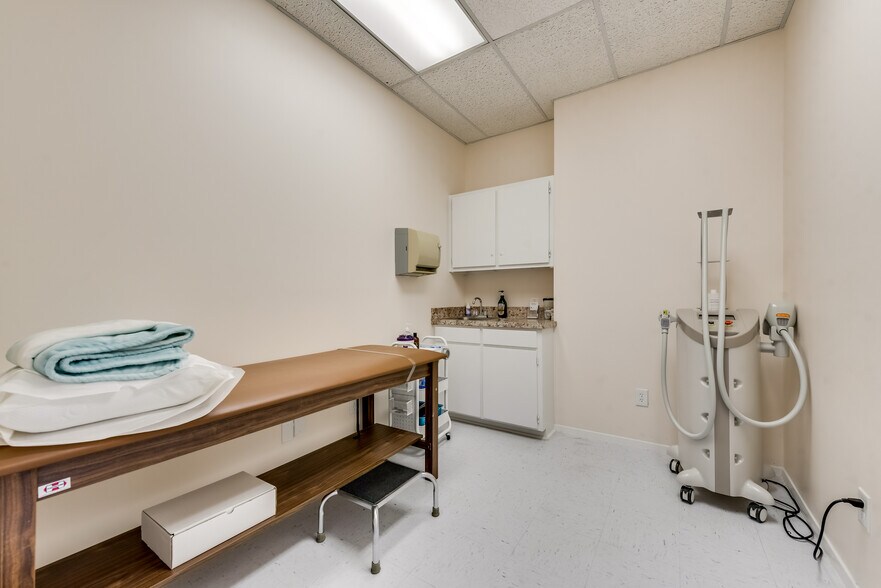 More Photos Of 912 Wright St, Arlington Medical For Sale