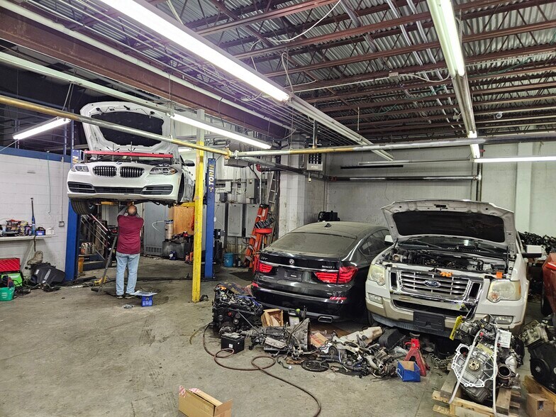 More Photos Of 6276 Memorial Dr, Stone Mountain Auto Dealership For Sale
