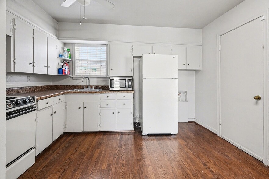 More Photos Of 1004 18th Pl, Plano Office For Lease