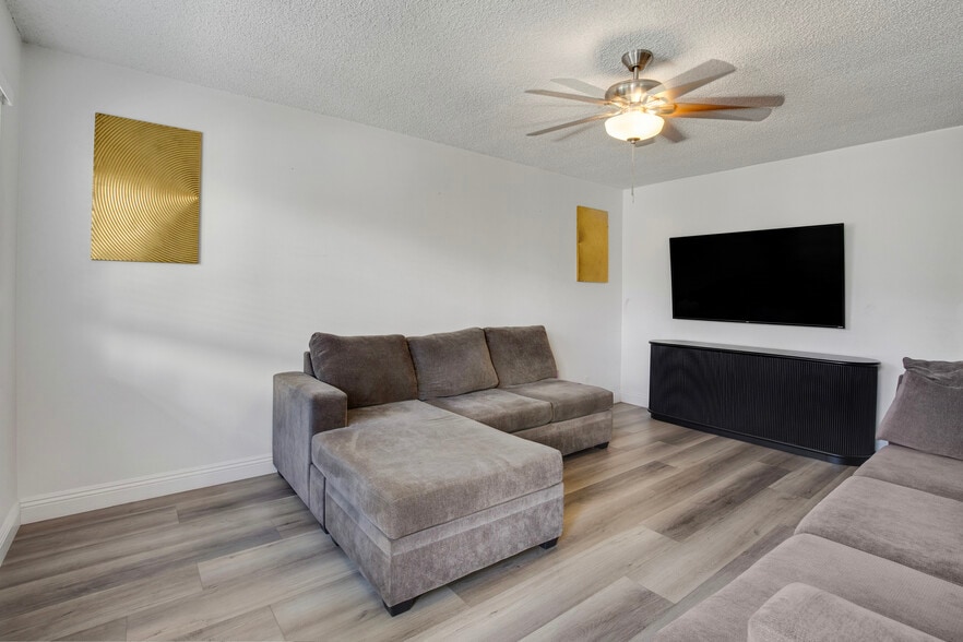 More Photos Of 817 Mira Mar Ave, Long Beach Apartments For Sale
