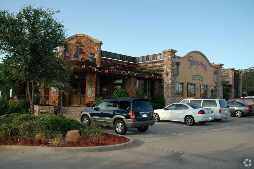 Primary Photo Of 1601 Airport Fwy, Bedford Restaurant For Lease