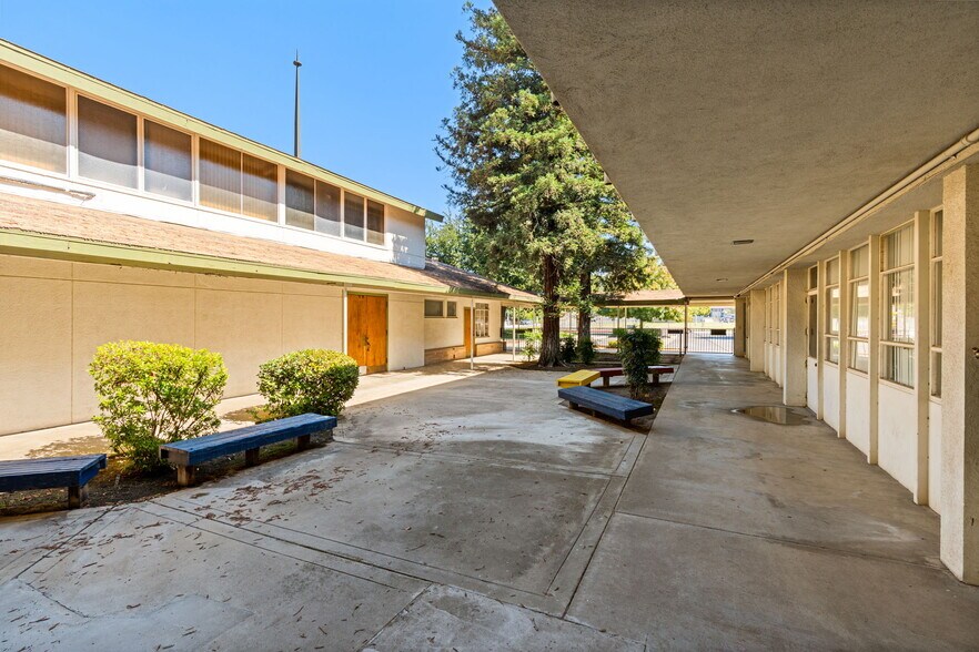 More Photos Of 101 W Clinton Ave, Fresno Specialty For Sale