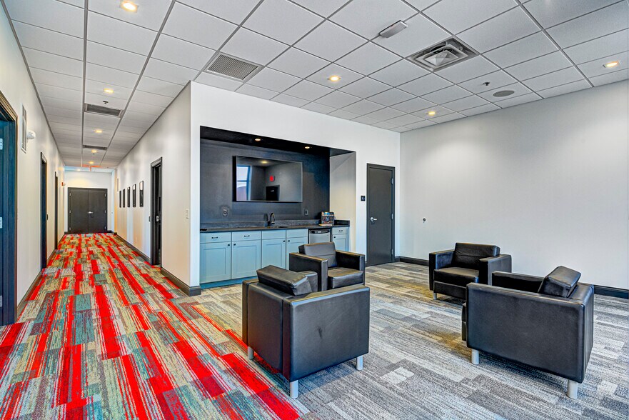 More Photos Of 1255 Main St, Indianapolis Service For Lease