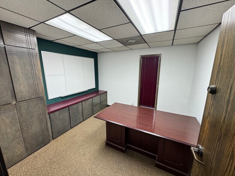 More Photos Of 4316 S Newcastle Rd, Oklahoma City Service For Lease