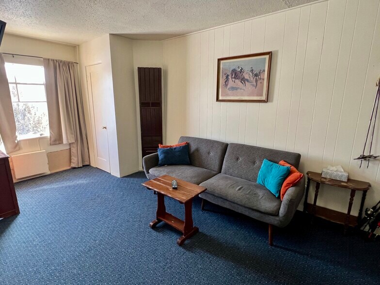 More Photos Of 408 Park St, Thermopolis Hotel For Sale