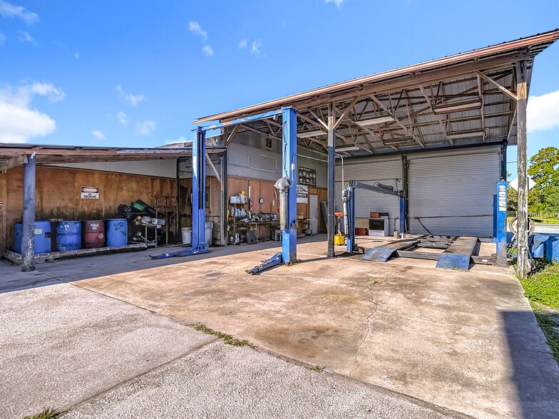 More Photos Of 16924 Shady Hills Rd, Spring Hill Auto Repair For Sale