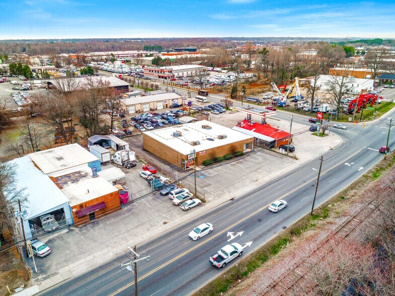 More Photos Of 4010-4012 N Graham St, Charlotte Warehouse For Sale