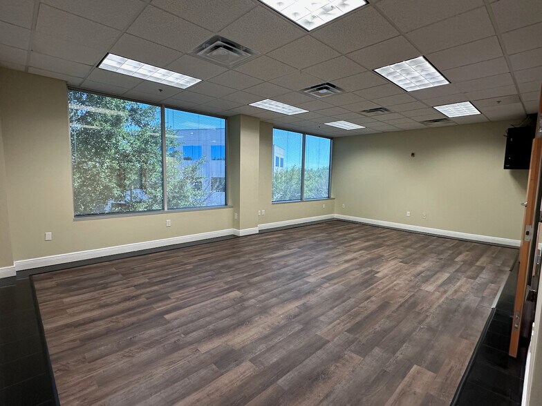 More Photos Of 6200 Metrowest Blvd, Orlando Office For Sale