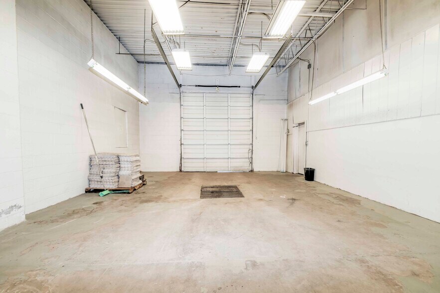 More Photos Of 214 N Highway 18, Chandler General Retail For Sale