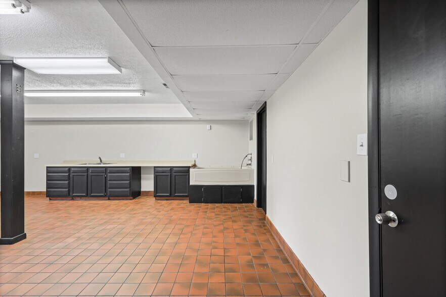 More Photos Of 11 Brierton Ln, Crystal City Office For Sale