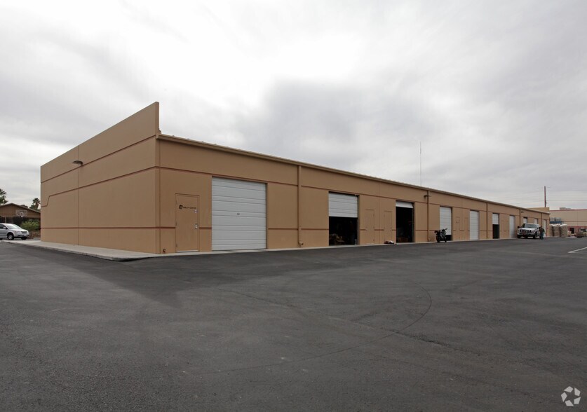 More Photos Of 4720 N La Cholla Blvd, Tucson Showroom For Lease