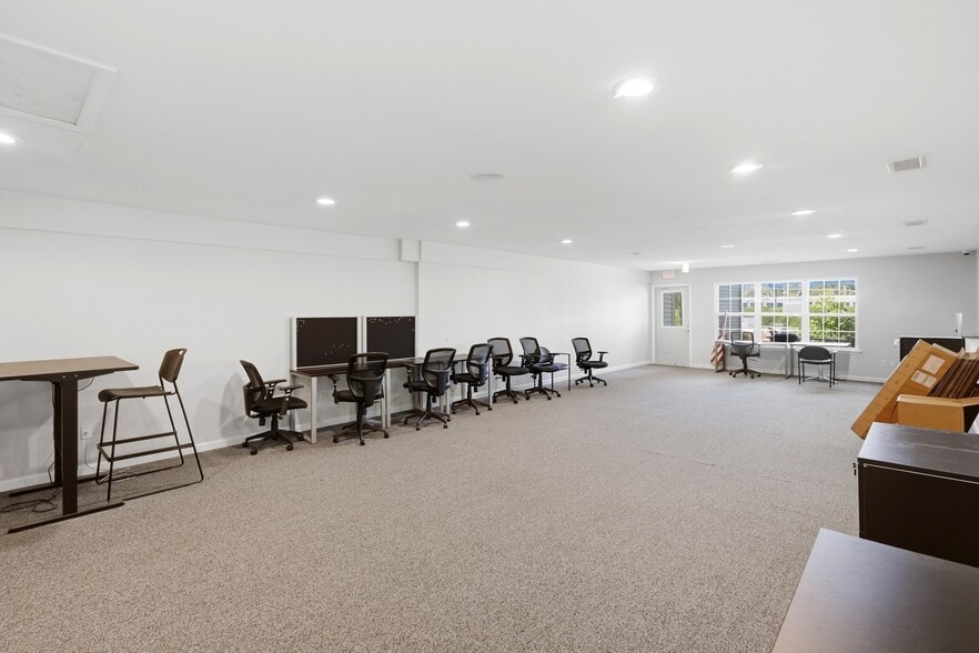 More Photos Of 3601 Commerce Dr, Arnold Office For Sale