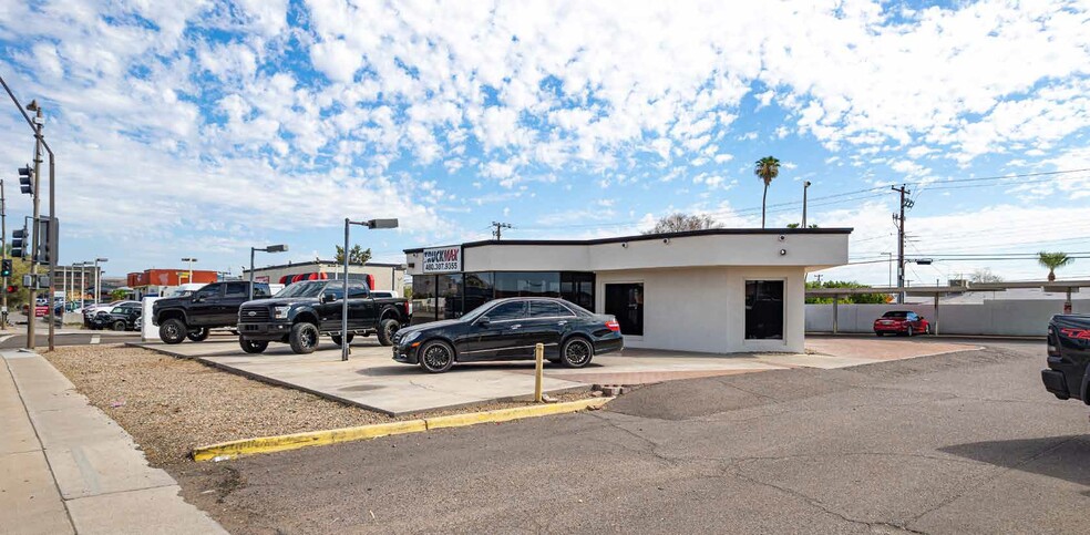 Primary Photo Of 925 N Scottsdale Rd, Scottsdale Freestanding For Lease