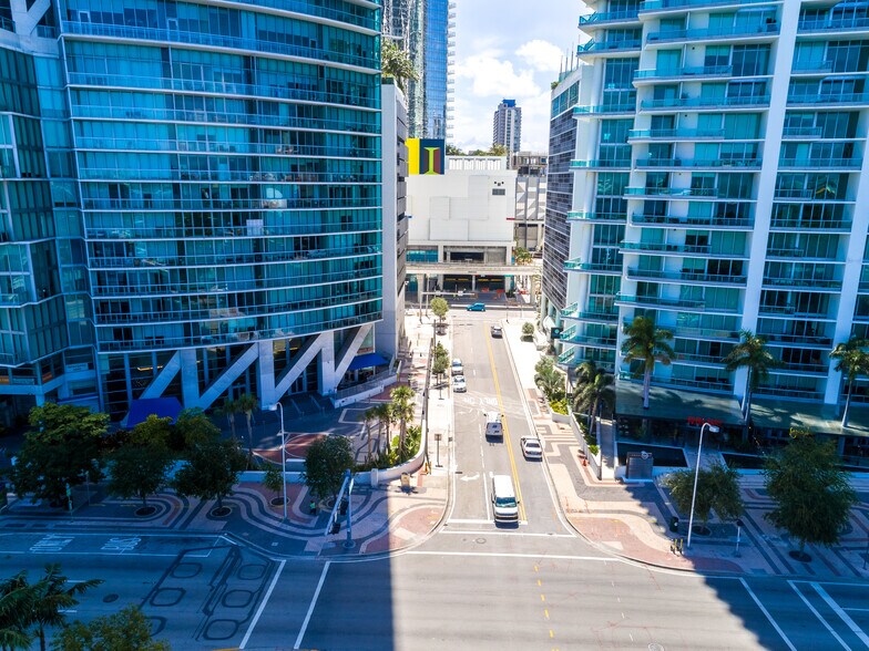More Photos Of 900-990 Biscayne Blvd, Miami Apartments For Sale
