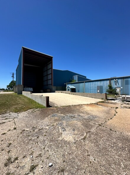 More Photos Of 1301 Industrial Park Rd, Mountain Grove Warehouse For Lease