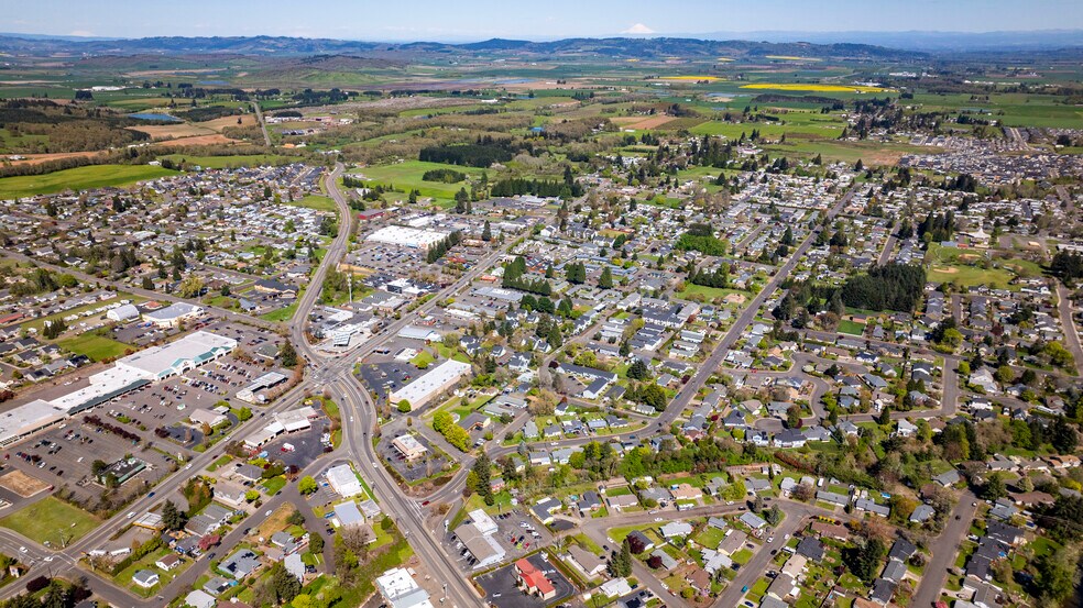 More Photos Of 306 Main St, Dallas Office For Sale